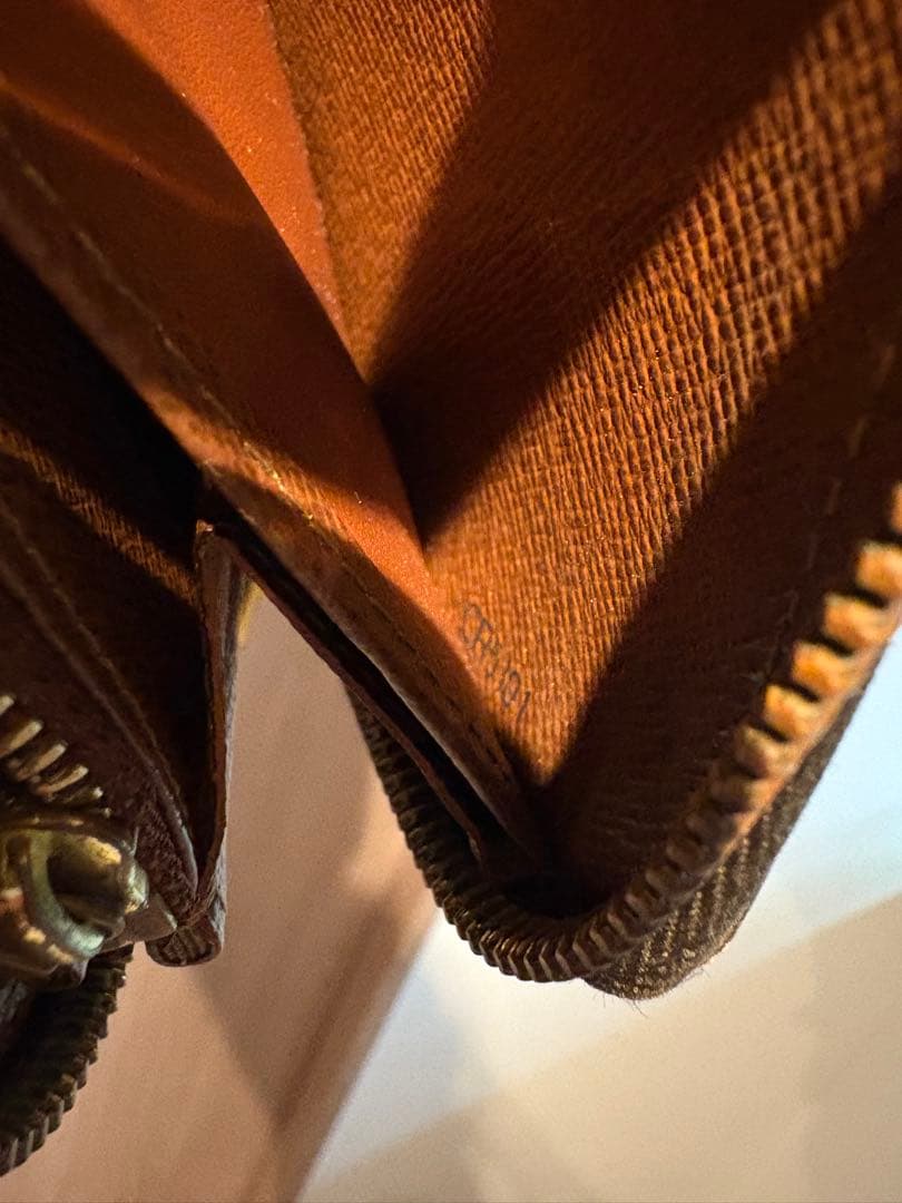 ルイヴィトン　ジッピーウォレット（モノグラム）