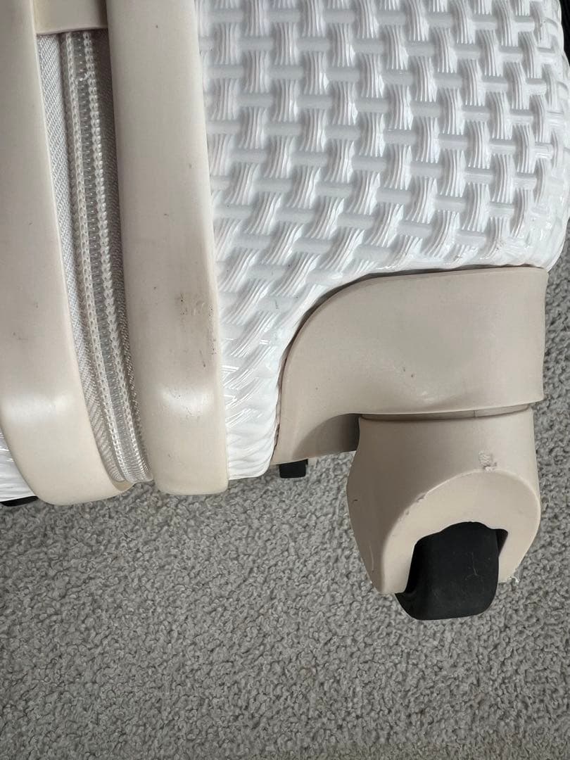 ジュエルナローズ　スーツケース　網かご風　ホワイト