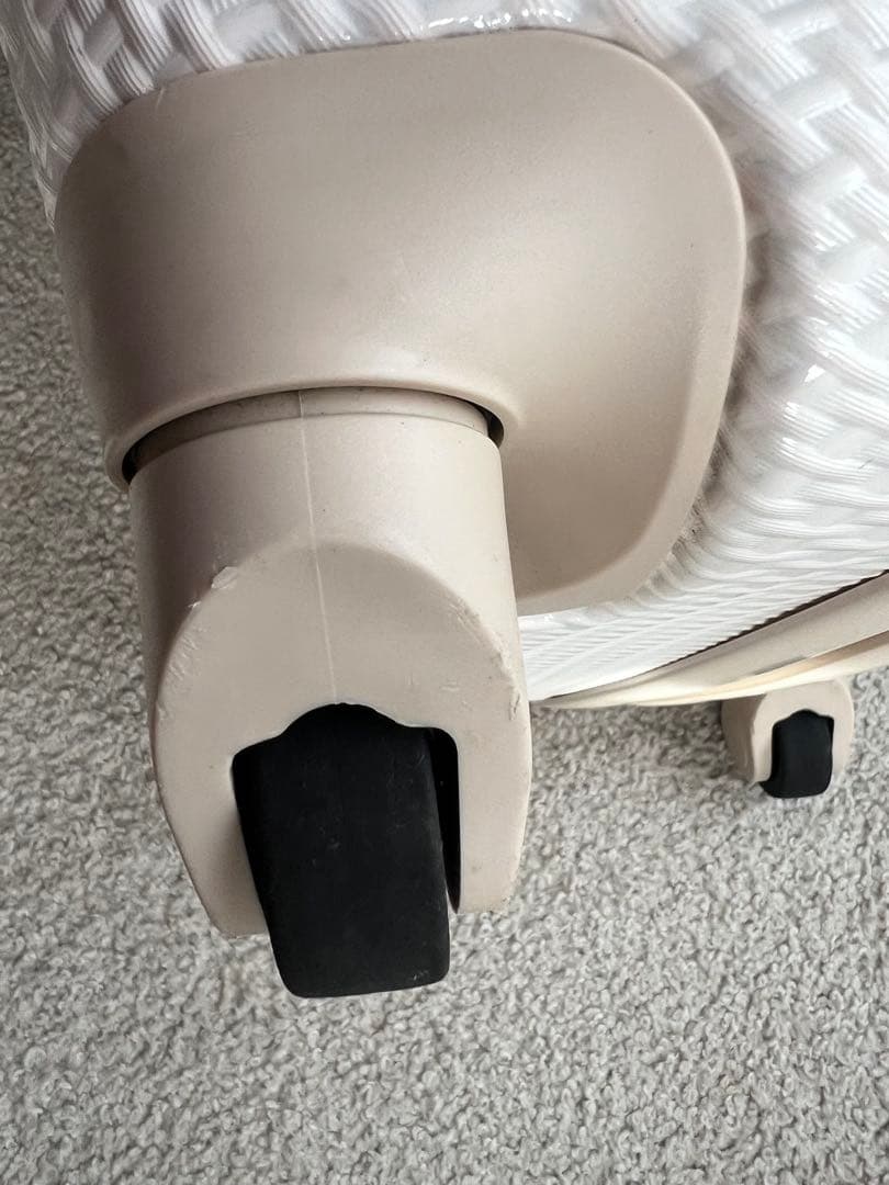 ジュエルナローズ　スーツケース　網かご風　ホワイト