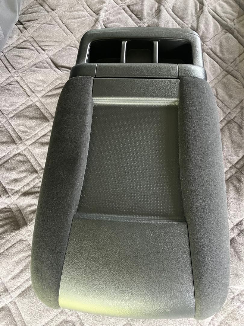 キャラバン純正コンソールボックス