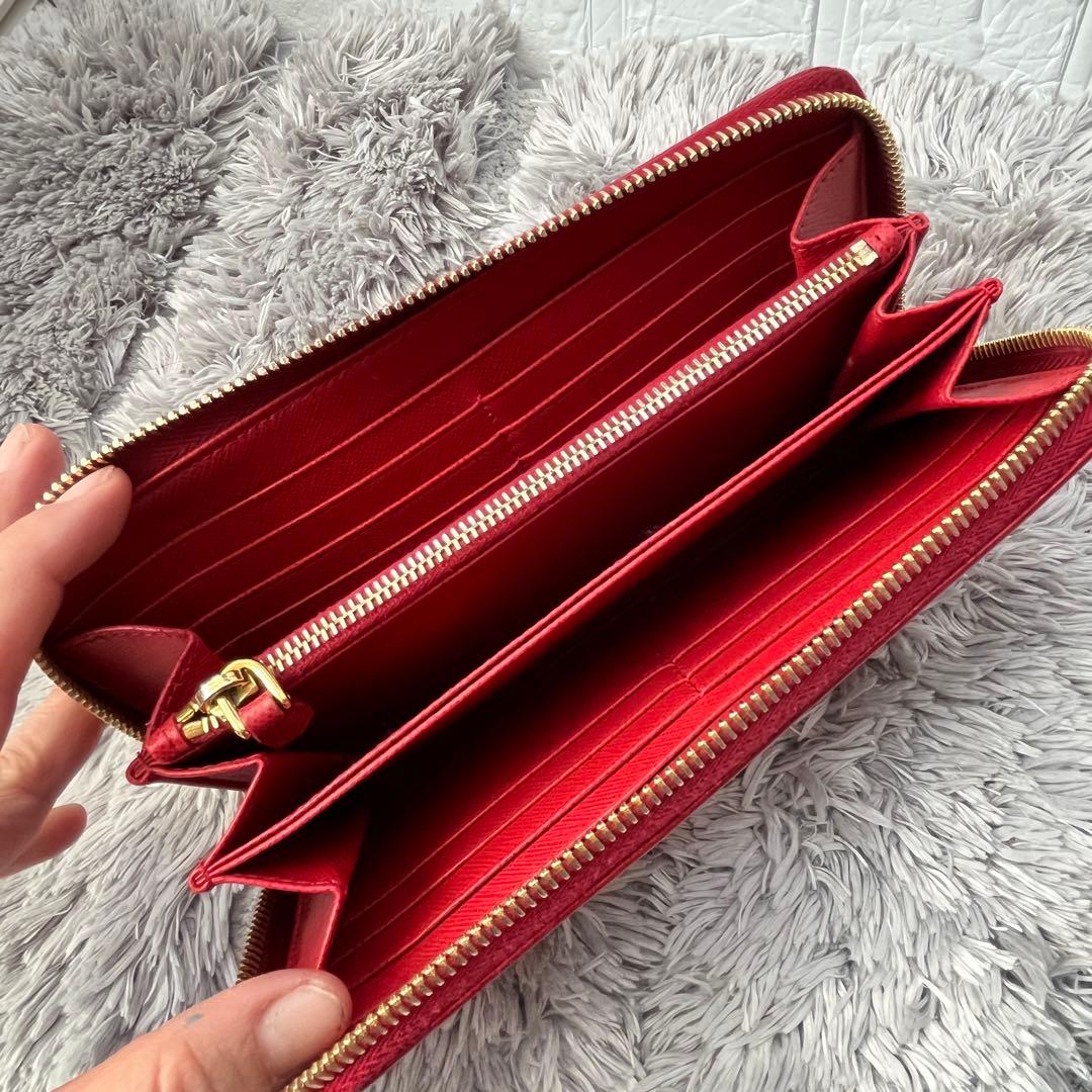 良品✨PRADA サフィアーノ　ラウンドジップ　メタルロゴ　レッド　長財布