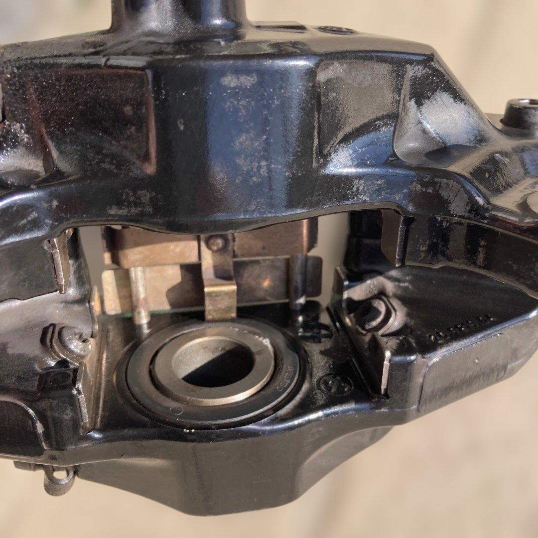 STI （ブレンボ）リアブレーキキャリパー（左右）