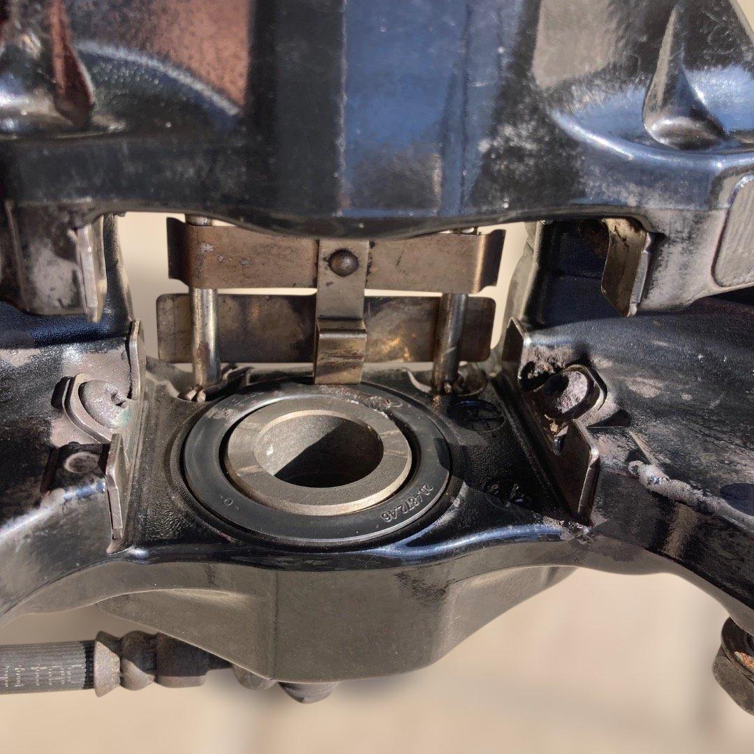 STI （ブレンボ）リアブレーキキャリパー（左右）