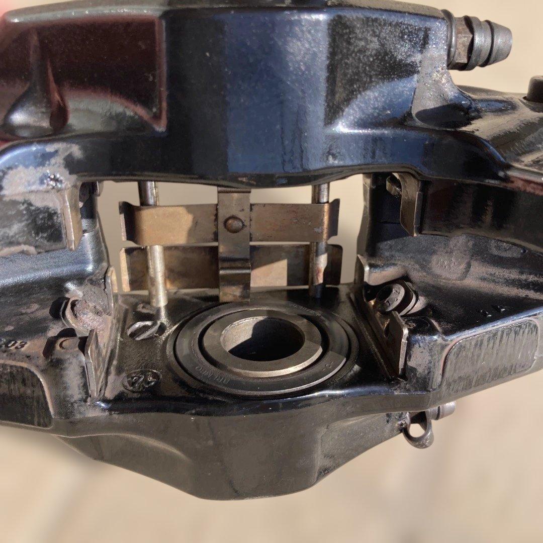 STI （ブレンボ）リアブレーキキャリパー（左右）