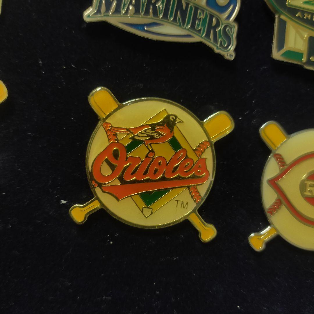 MLB ピンバッジ 60個 額縁入り