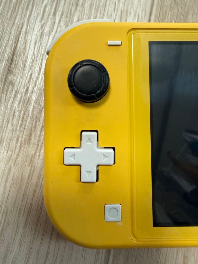 美品　Nintendo Switch Lite イエロー　充電器とケース付き