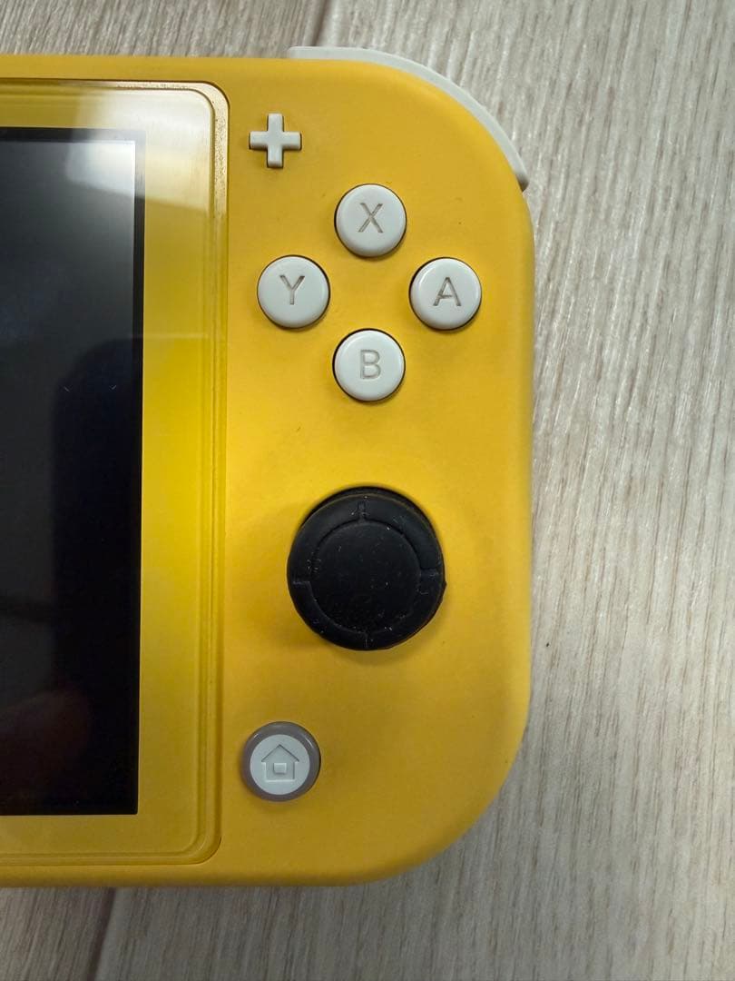 美品　Nintendo Switch Lite イエロー　充電器とケース付き