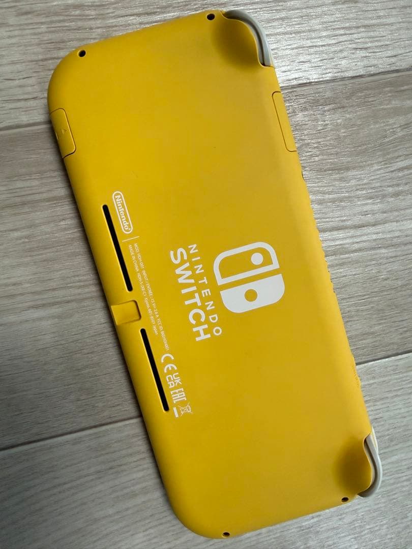 美品　Nintendo Switch Lite イエロー　充電器とケース付き