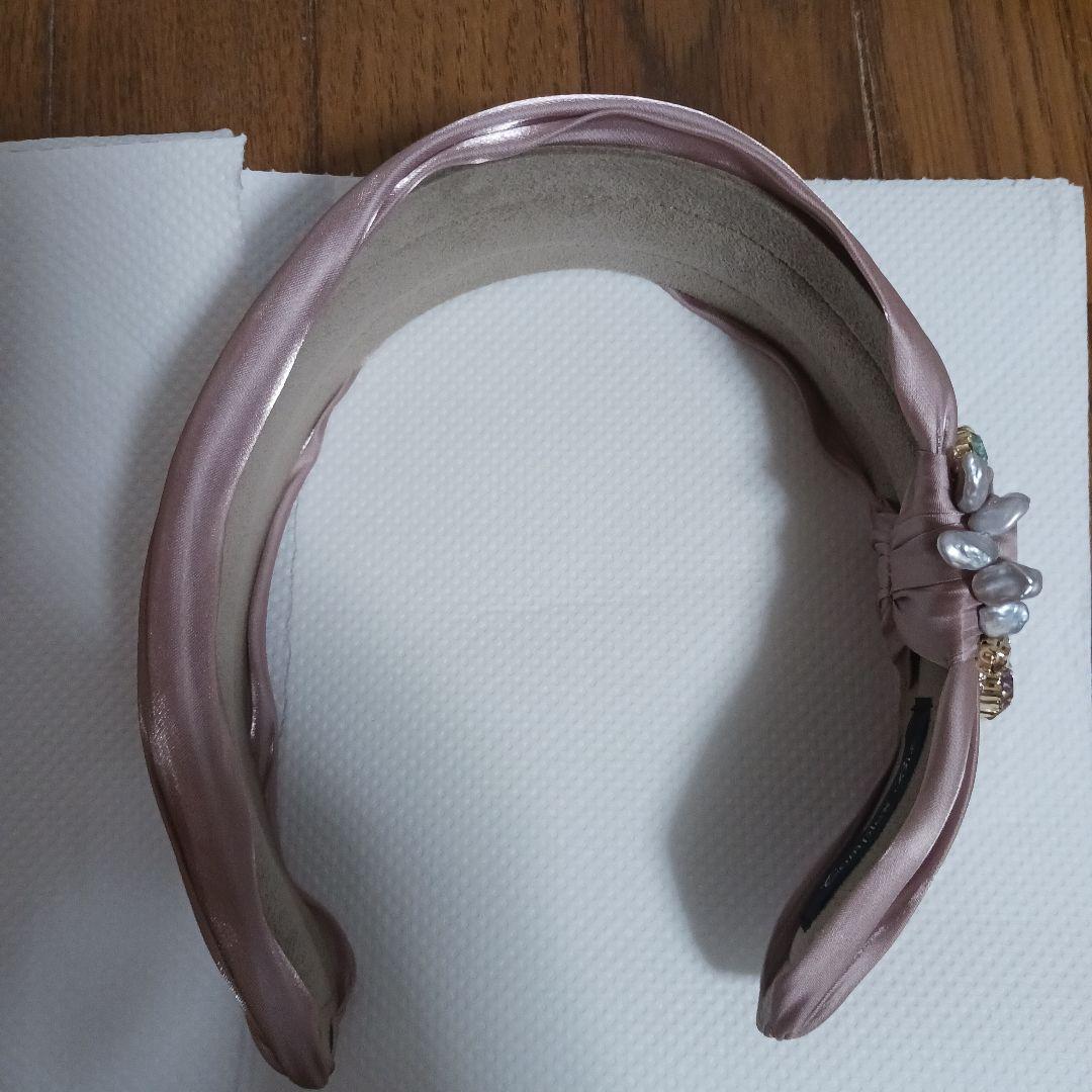 Complex Bizのカチューシャ。　ピンクビージュ、キラキラチャームつき。