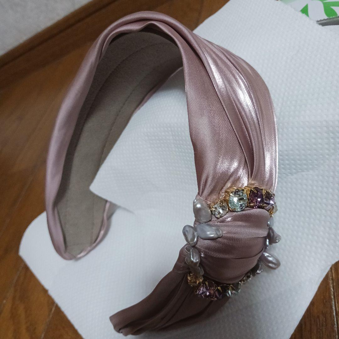 Complex Bizのカチューシャ。　ピンクビージュ、キラキラチャームつき。