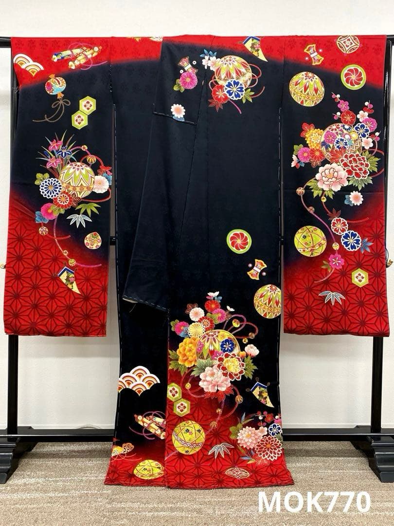 振袖 仮絵羽 舞台衣装 金駒 金彩 紋意匠 正絹 未仕立て品 八掛付き