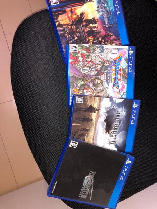 PS4本体＋FF7 ドラクエ11等(ソフト6本)