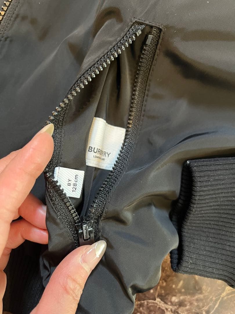 BURBERRY ブラックジャケット　8y 美品