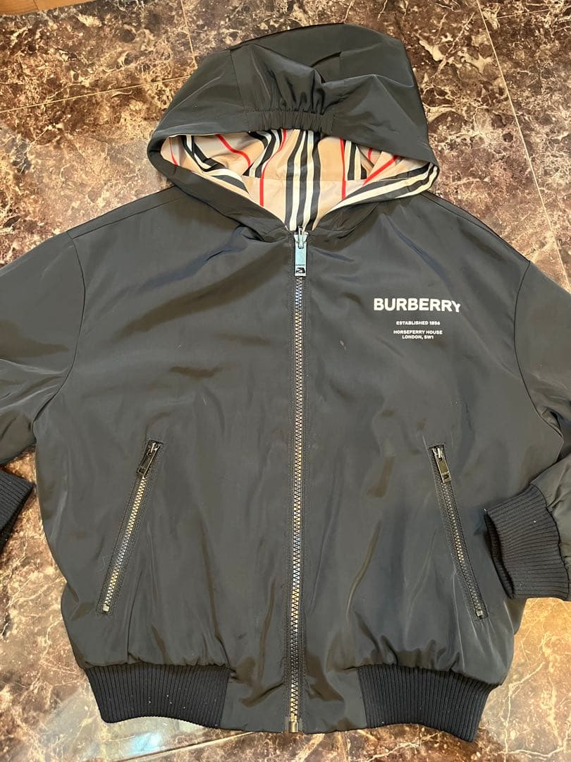 BURBERRY ブラックジャケット　8y 美品