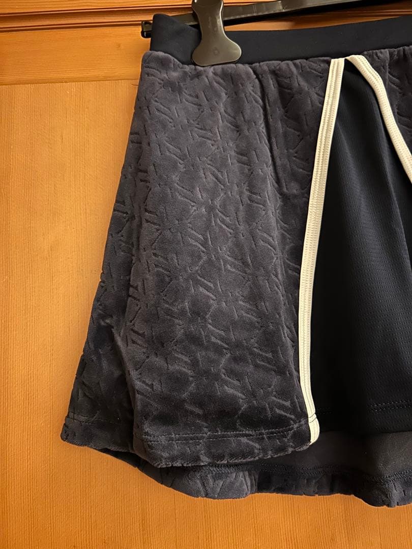 フィラ　テニスウェア　紺色スコート　Mサイズ　新品