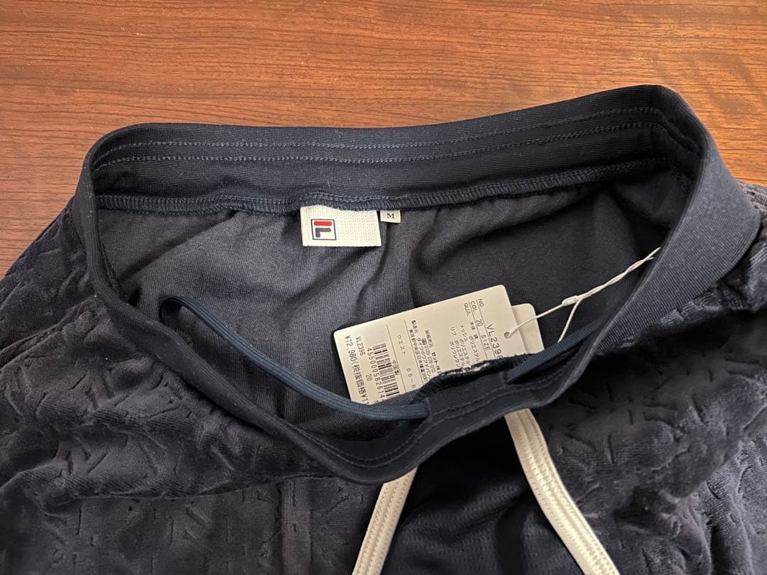 フィラ　テニスウェア　紺色スコート　Mサイズ　新品