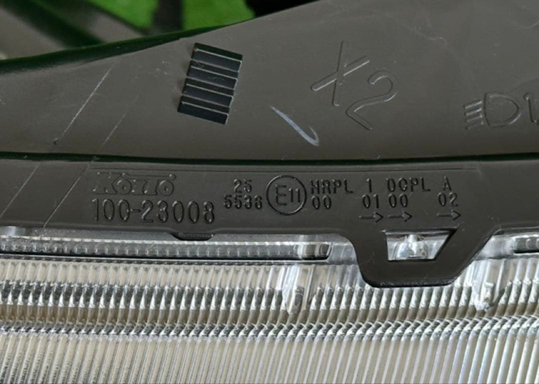 日産エルグランドTNE52用 KOITO 100-23008 HIDヘッドライト