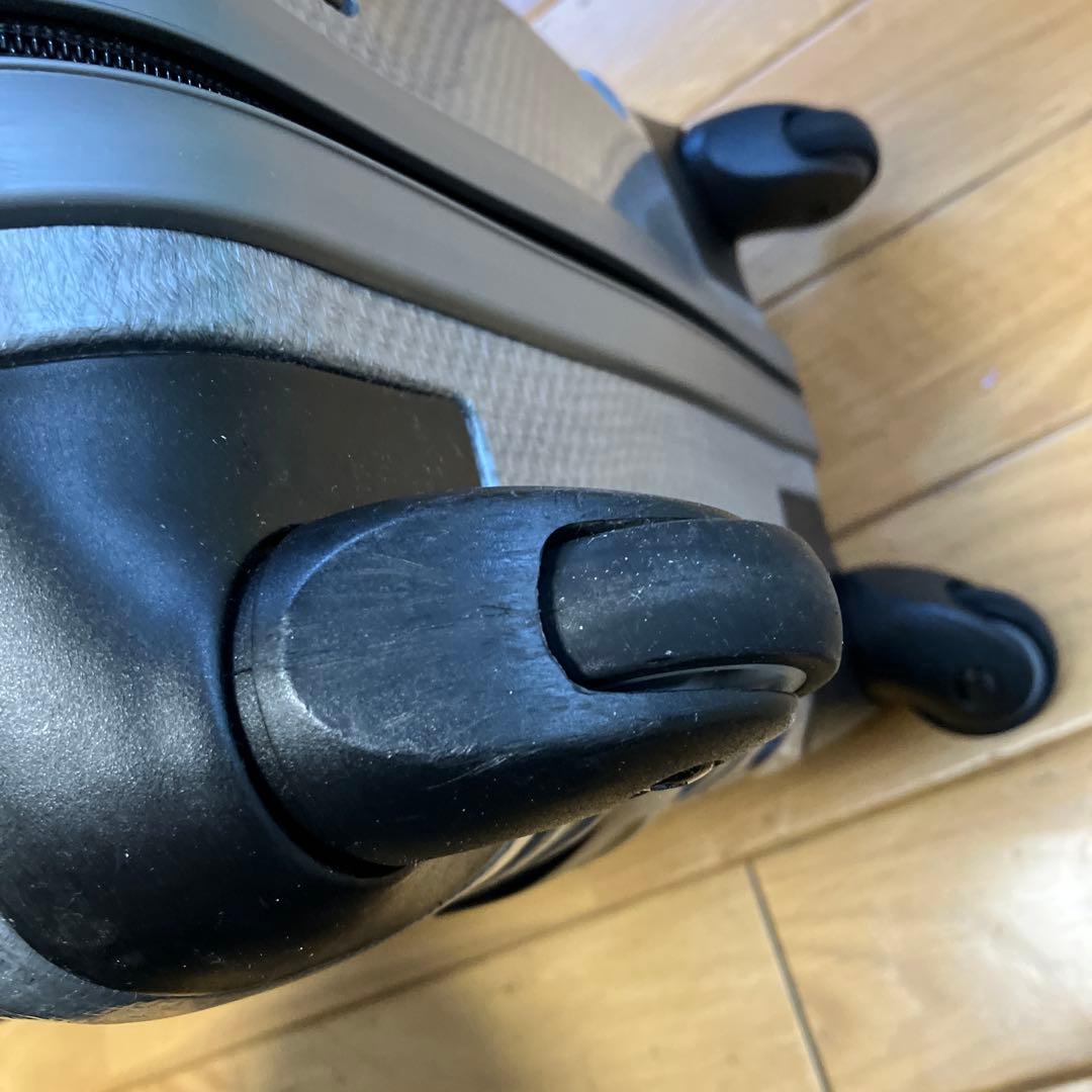 サムソナイト、シルバー ストライプデザイン キャリーケース