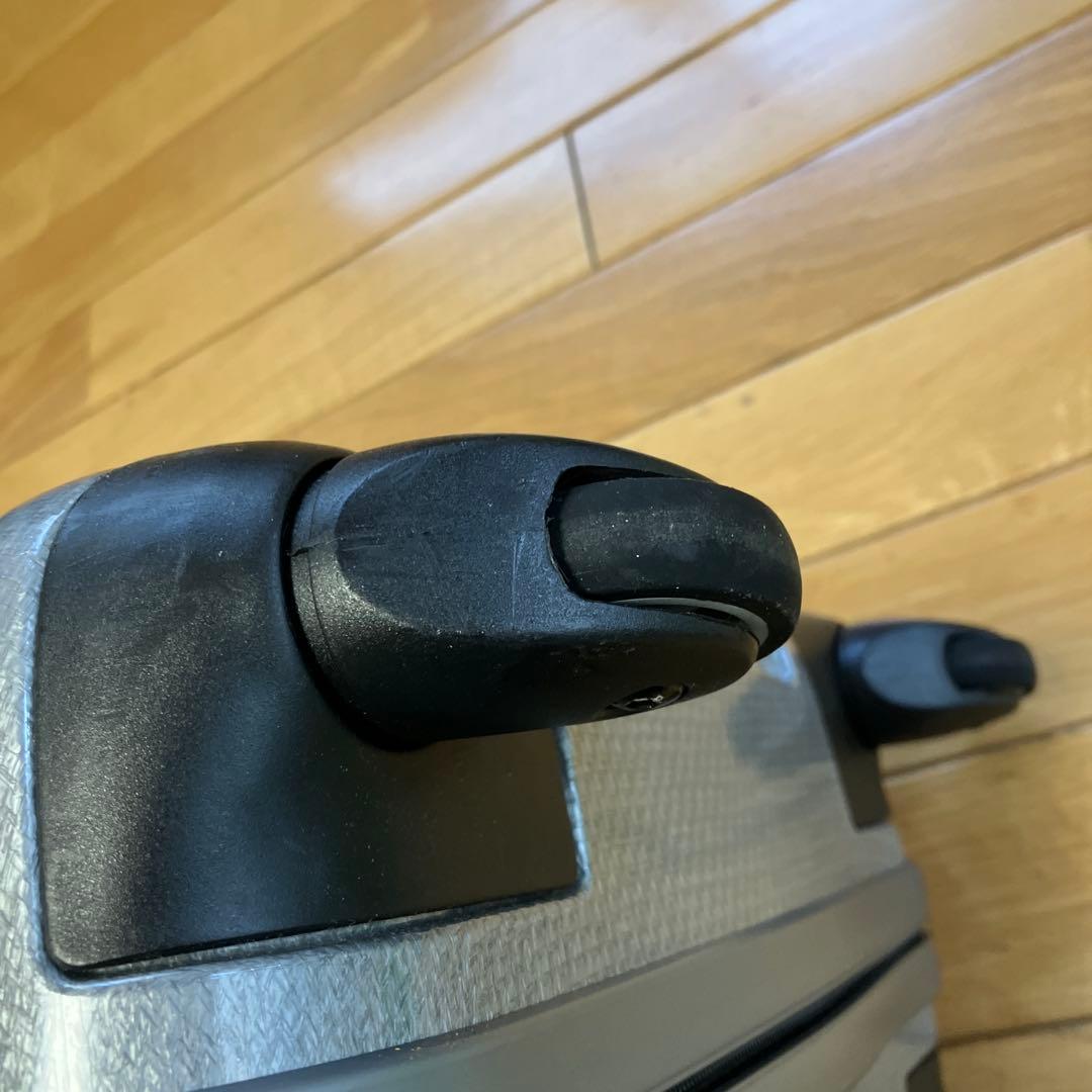 サムソナイト、シルバー ストライプデザイン キャリーケース