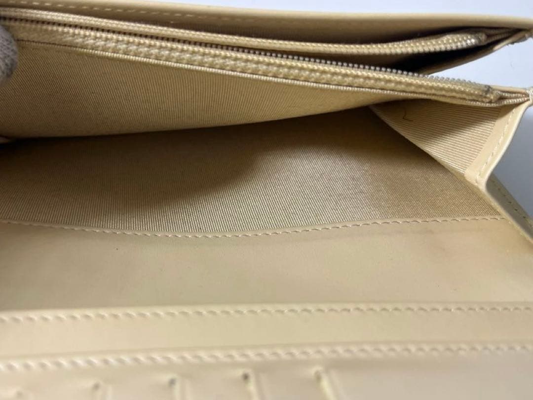 CHANEL シャネル　キャビアスキン　マトラッセ　二つ折り　財布　シール　G