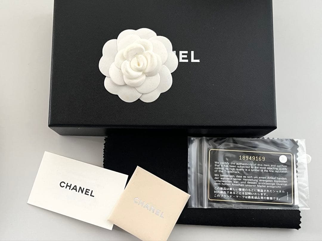 CHANEL シャネル　キャビアスキン　マトラッセ　二つ折り　財布　シール　G