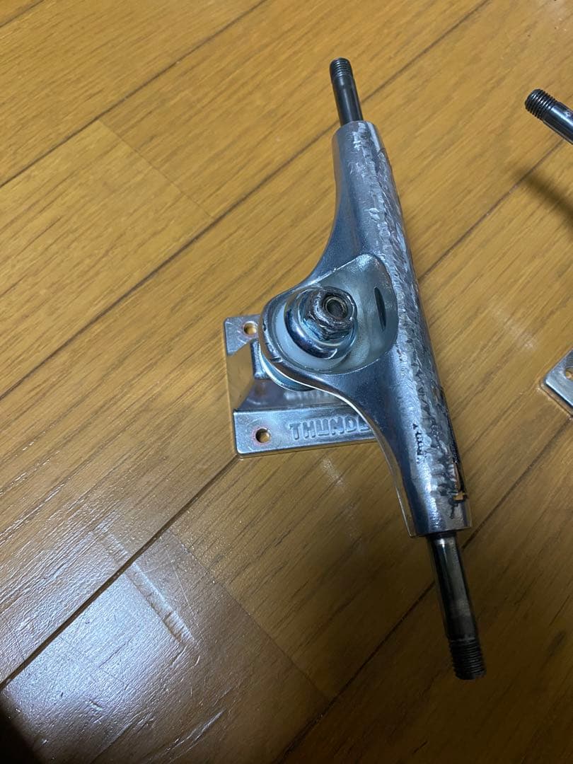 THUNDER トラック　TITANIUM LIGHTS 3 145 HI