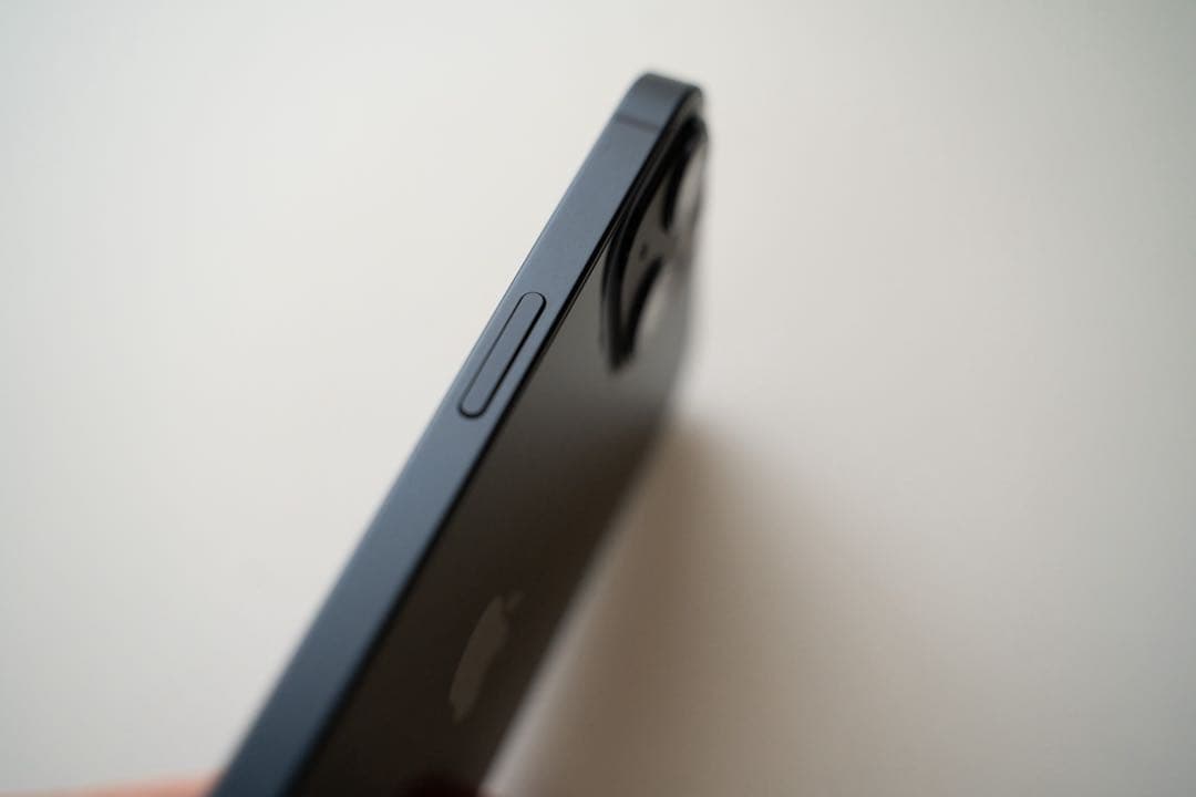 iPhone 13 128GB SIMフリー A2631 初期化済み 美品