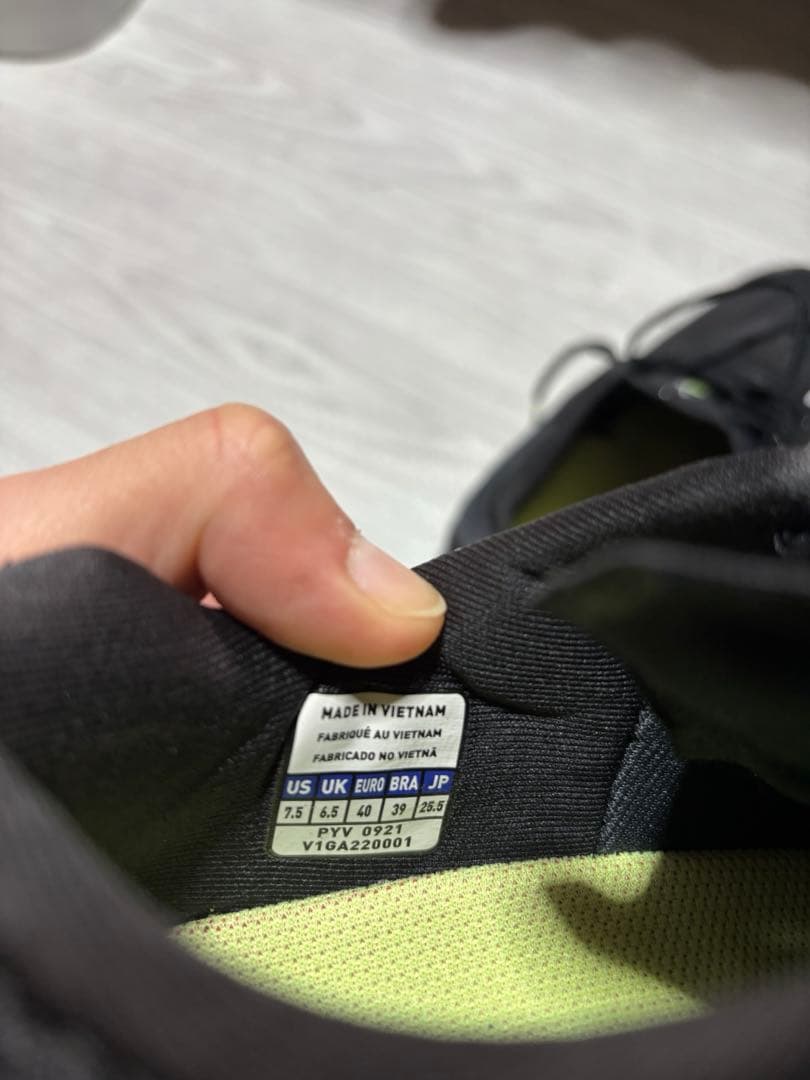 ミズノ（MIZUNO）　バレーボールシューズ ウエーブライトニングZ7