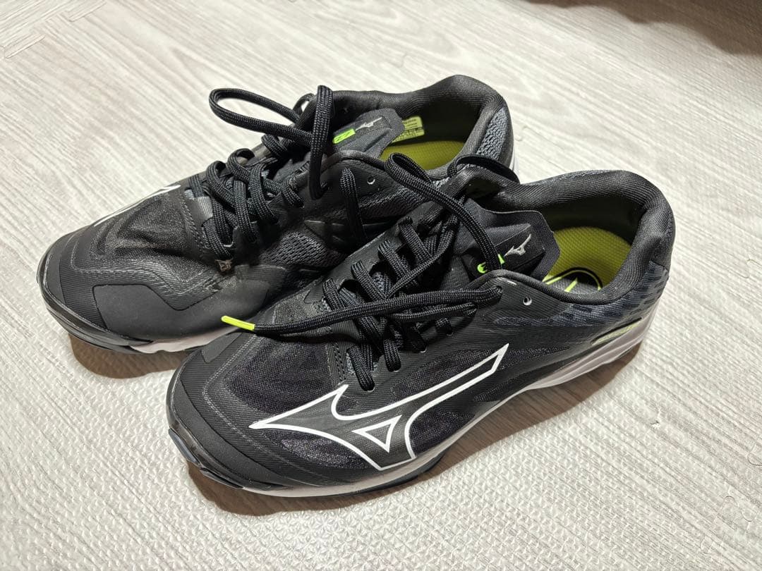 ミズノ（MIZUNO）　バレーボールシューズ ウエーブライトニングZ7
