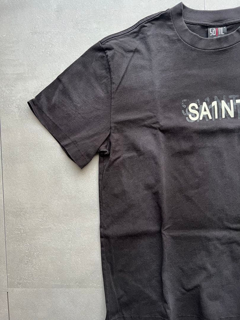 SAINT Mxxxxxx Tシャツ