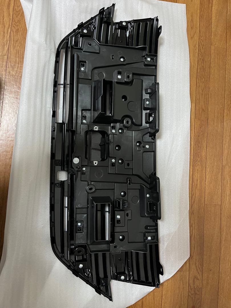 スズキ純正スペーシア4AA-MK54Sのフロントグリル　新車から取り外しです。