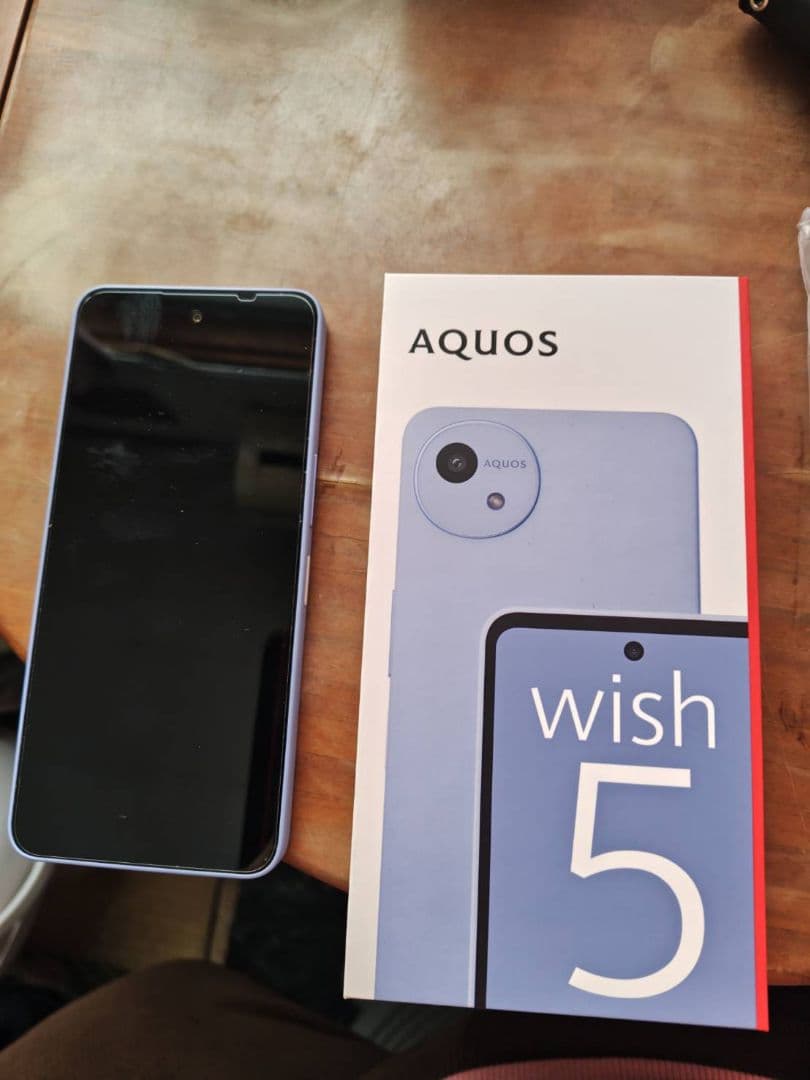 AQUOS　wish5 　docomo