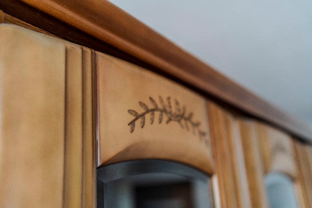 松田家具 木製食器棚 両扉 送料・設置費込み