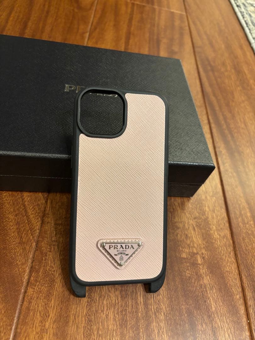 PRADA iPhone15用ケース ピンク