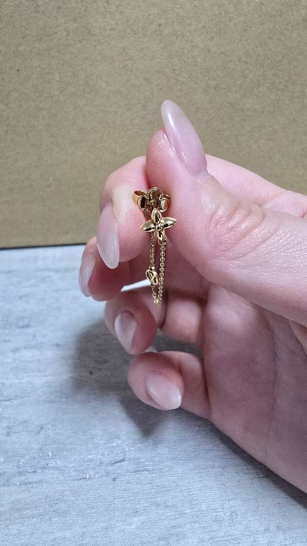 王ちゃん専用ルイヴィトン　ゴールドチェーン付きロゴピアス