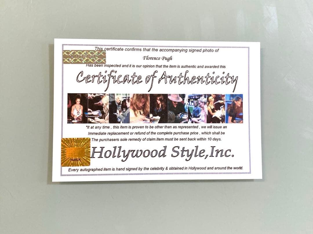 セール中…フローレンス・ピュー直筆サイン入り2Lサイズ写真…