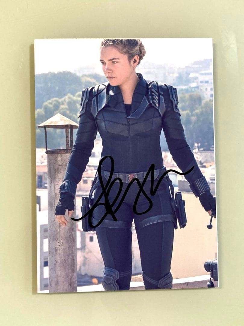 セール中…フローレンス・ピュー直筆サイン入り2Lサイズ写真…