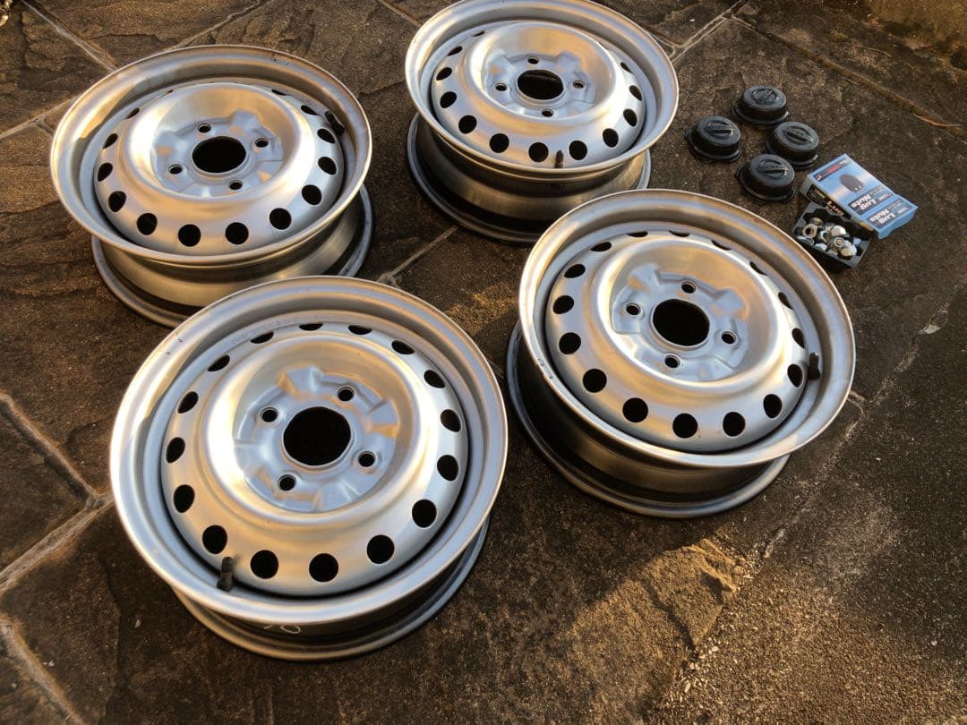 nv200 鉄ホイール　14インチ 4個セット ナット　センターキャップ付き