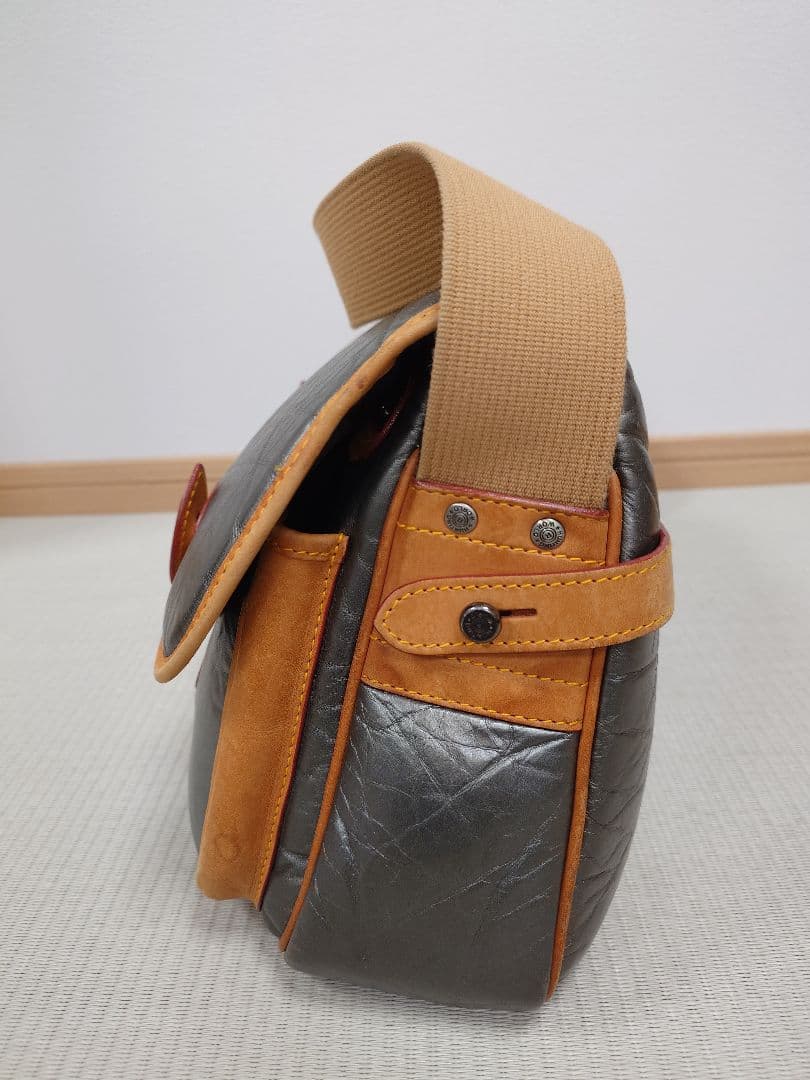 ハンティングワールド【希少】 ショルダーバッグ バチュー・クロス