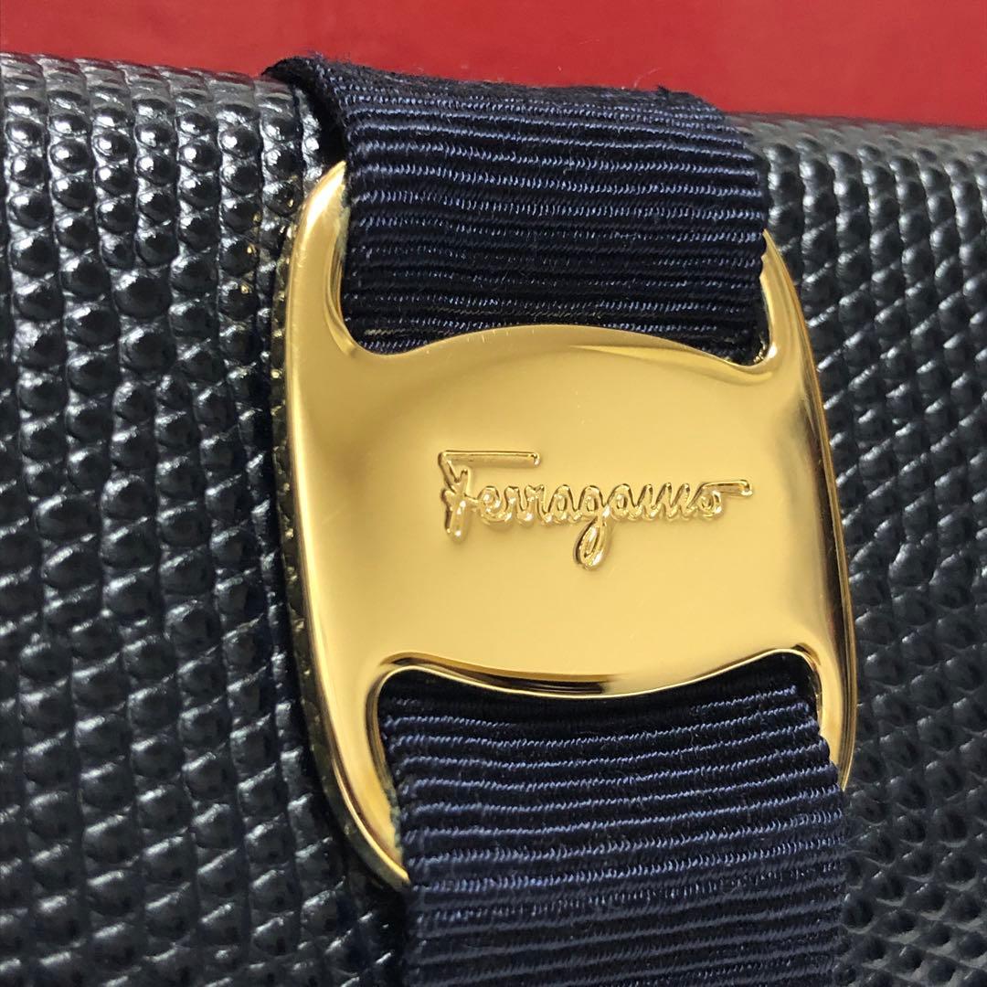 未使用　フェラガモ　キーケース　ヴァラリボン　リザード型押　ネイビー　付属品⭕️