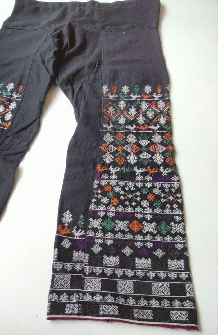 【新品・未使用】ベトナム　ザオ族　ヤオ族　パンツ　ズボン　刺繍　少数民族