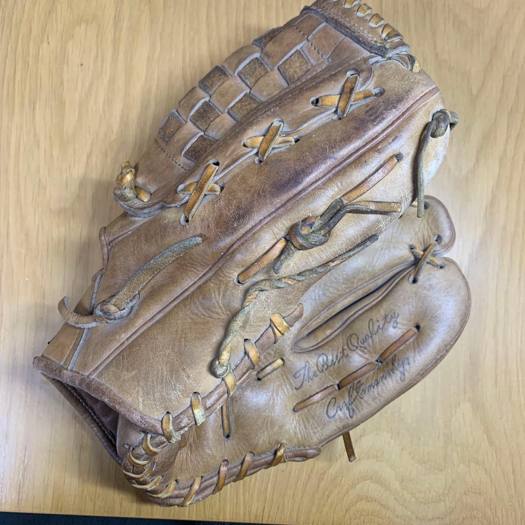 【詳細不明・現状渡し】ZETT 投手用グローブ 旧ロゴ 希少モデル 硬球付