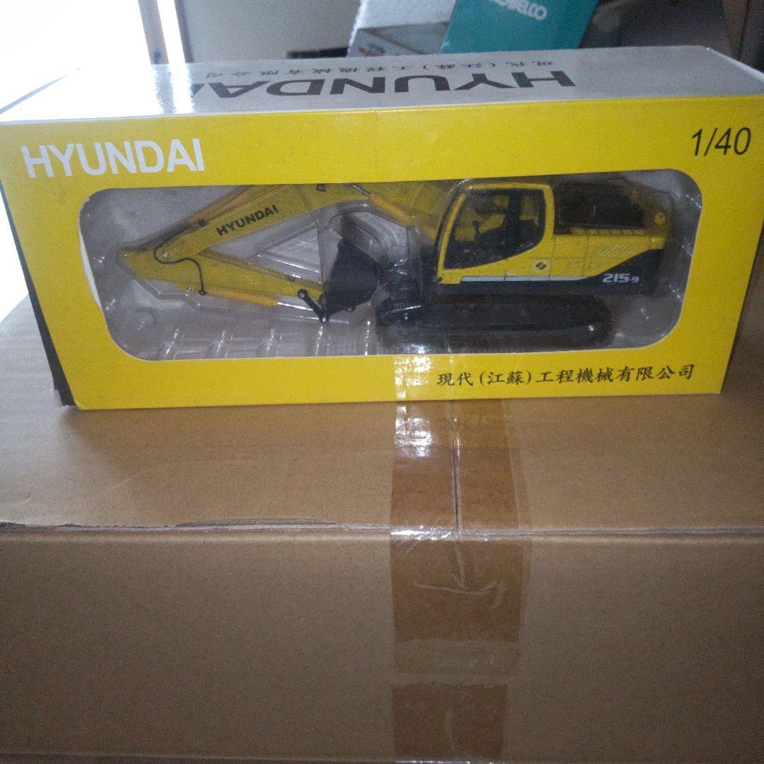 HYUNDAI 215-9 ミニチュア重機 1/40