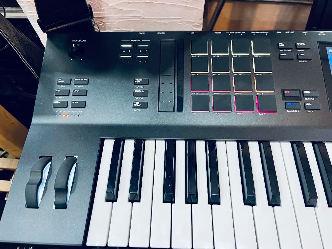 希少 AKAI MPC Key 61 生産完了品 即発送 サンプラー シンセ ②