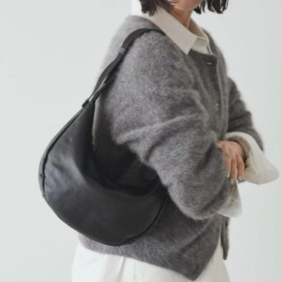 新品 ラシット ソフトレザー ラウンド ショルダーバッグ 黒 ハーフムーン