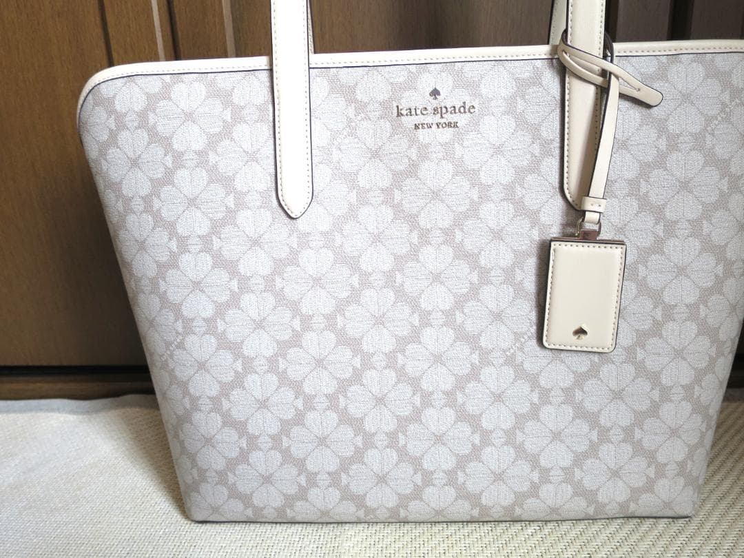美品ケイトスペード　スペード フラワーコーテッド キャンバストート　ラージ肩掛け