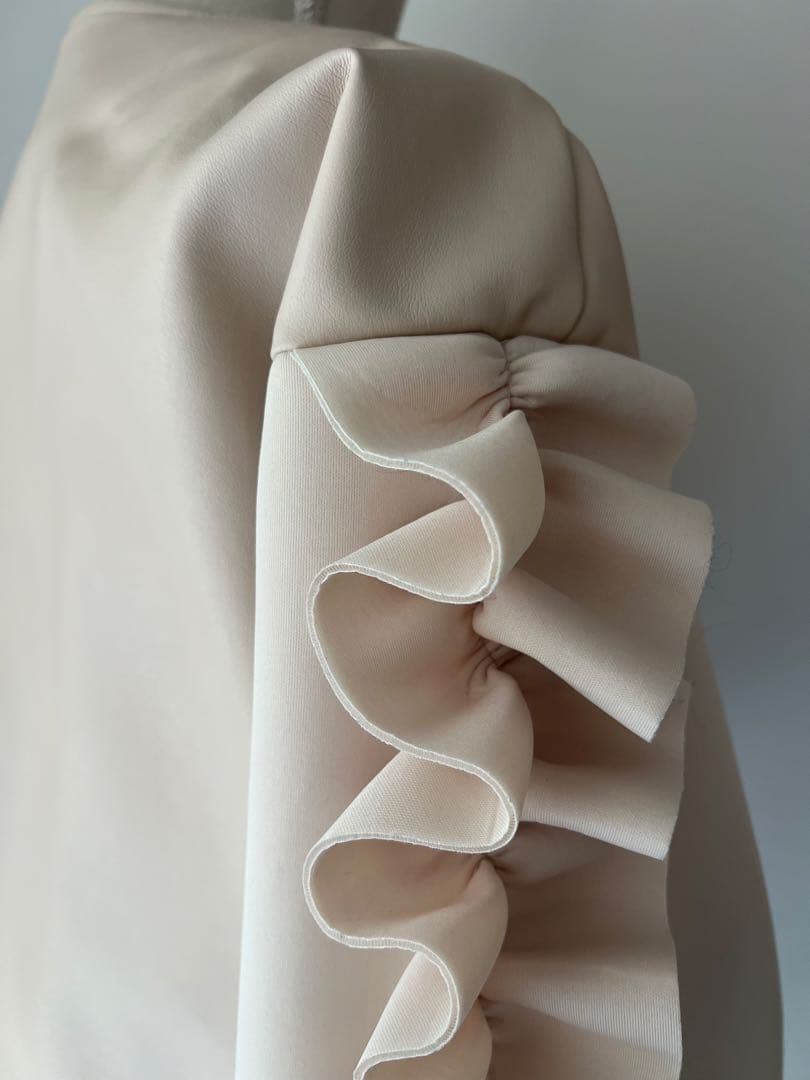 バニラベージュ　お袖ラッフルブルゾン