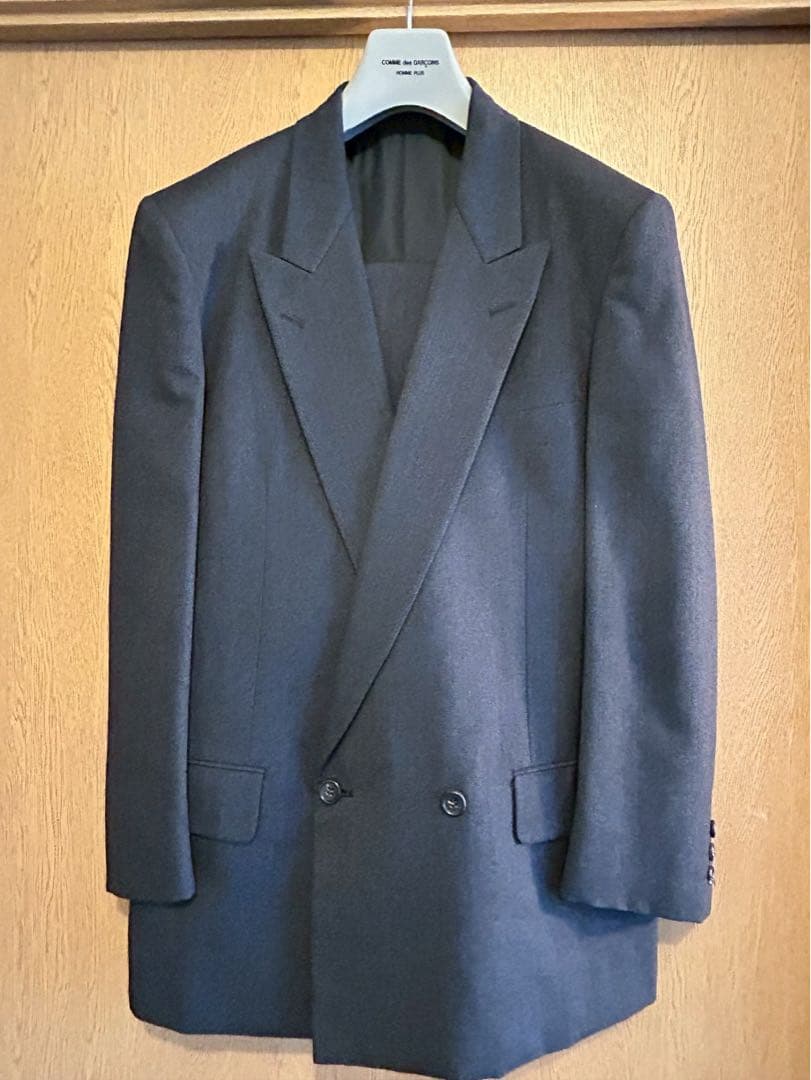 ダークグレー ダブルブレストスーツ ズボン2着付きです。