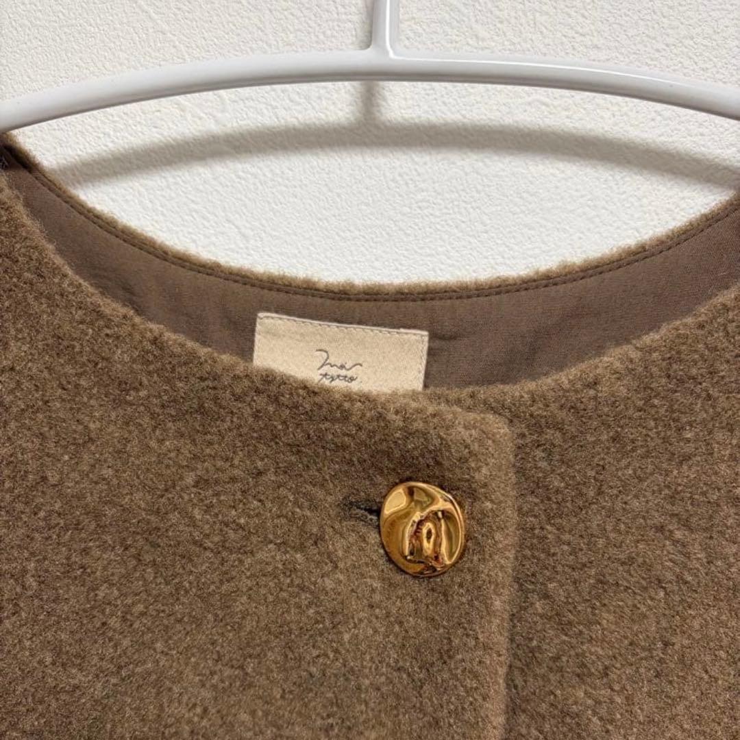 moi tytto ノーカラーボアミドルコート