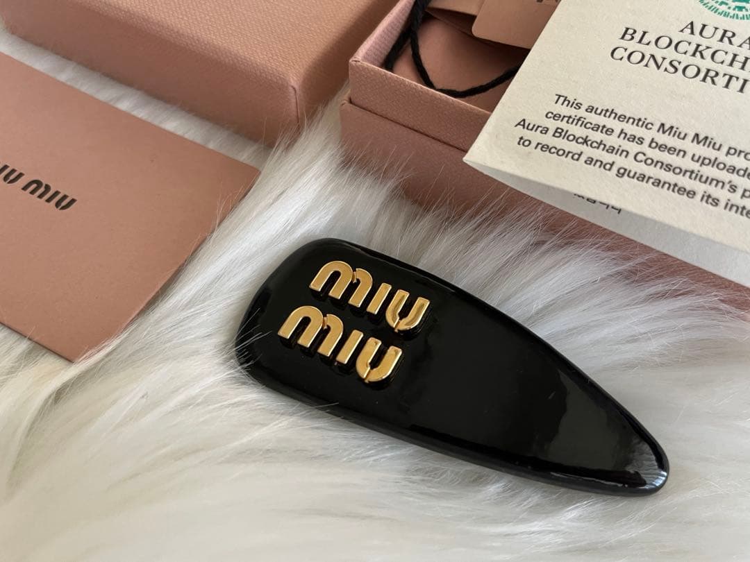 MIUMIU ミュウミュウ ヘアクリップ バレッタ パテント 黒 箱付き